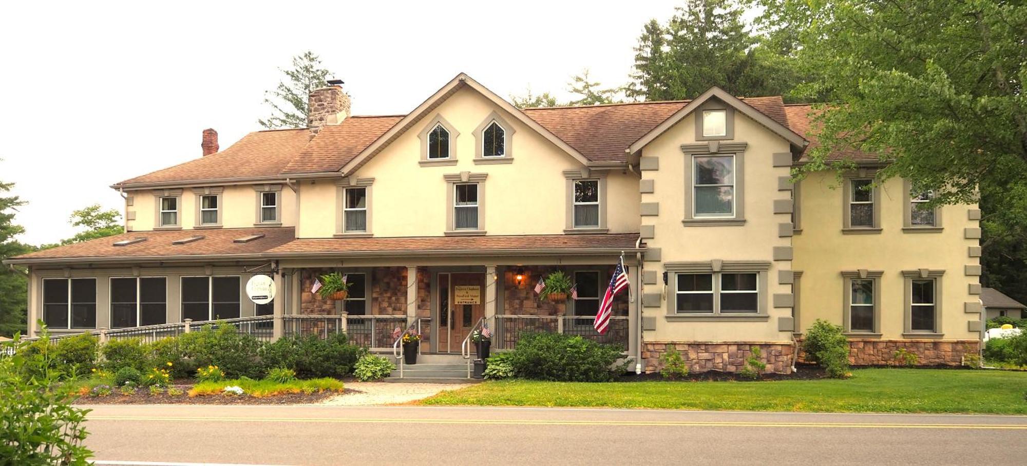 Hotel Woodfield Manor - A Sundance Vacations Cresco